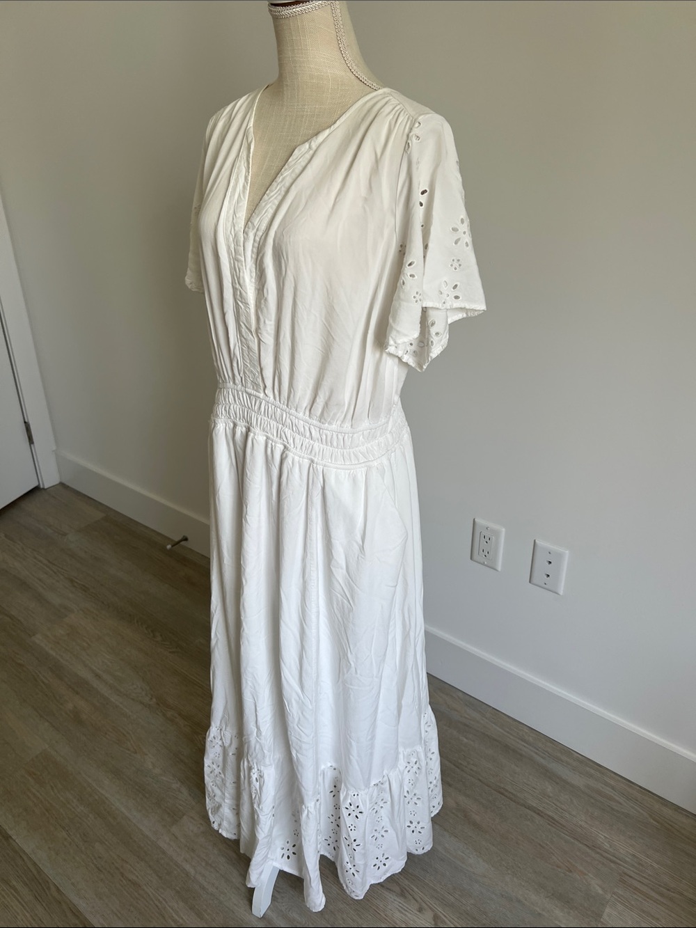 Romantic Torrid Size 1 White Long Dress - Picture 4 of 10
